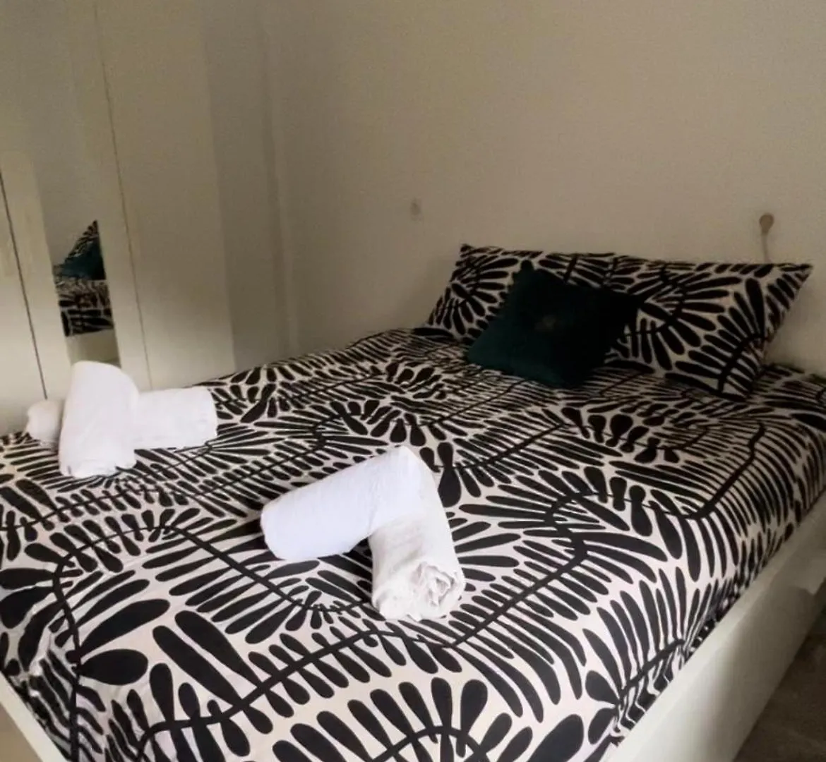 Lovely Rooms En Piso Compartido location